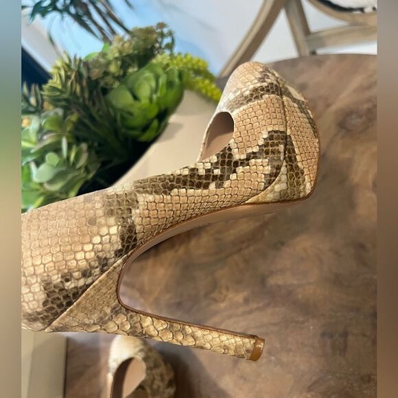 Joan & David Elegant Snakeskin Platform Heels size 6 1/2 - Picture 6 of 13
